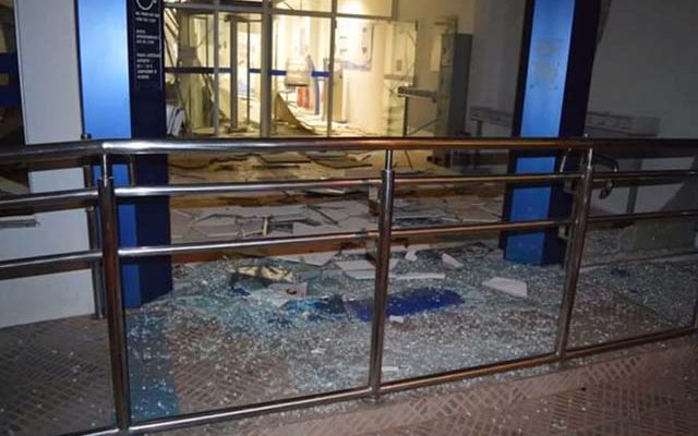 Grupo explodiu agência bancária durante a madrugada, em Piraí do Sul — Foto: Divulgação/PMPR.