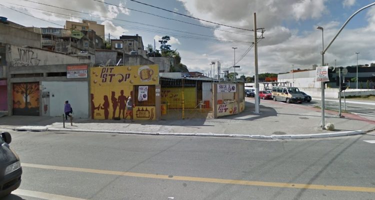 Homem interveio em discussão por ciúmes entre ex-casal e acabou morto em bar em SP — Foto: Google Street View/reprodução.