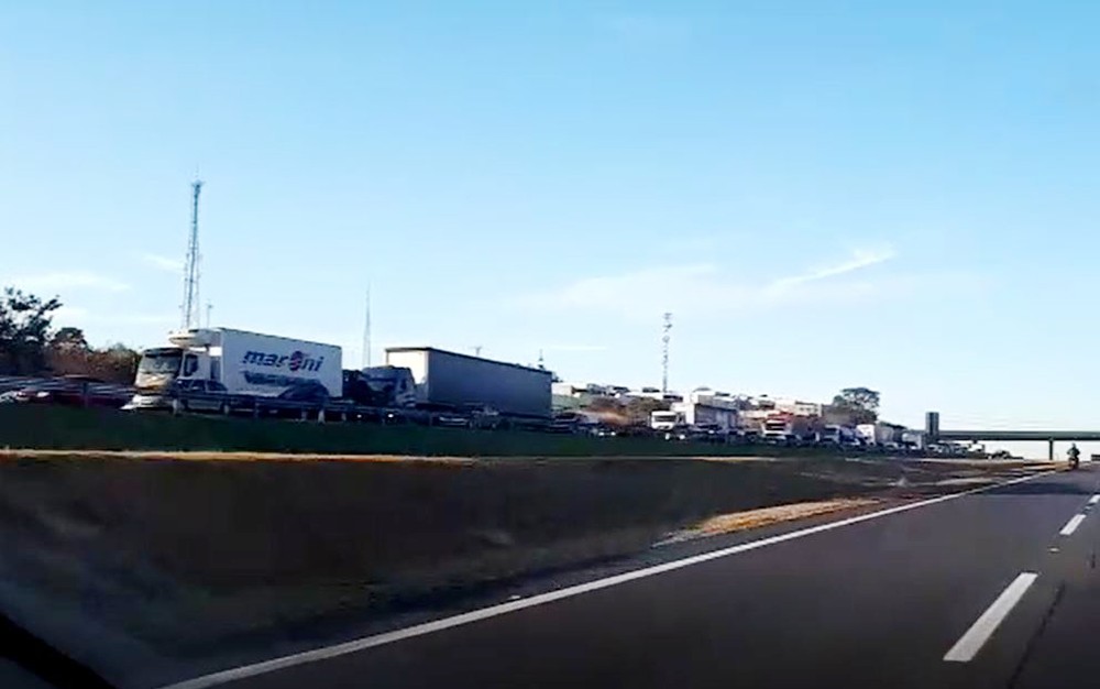 Acidente gerou congestionamento de cerca de 7 km na Rodovia dos Bandeirantes (SP-348) — Foto: Élcio Júnior.