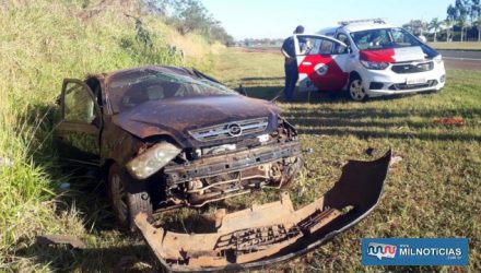 Astra sofreu destruição total após capotamento. Felizmente não houve vítima grave nesse acidente. Fotos: MANOEL MESSIAS/Mil Noticias