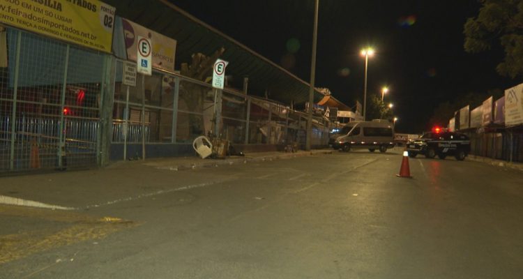 Feira dos Importados na noite dese domingo (21), no SIA — Foto: TV Globo/Reprodução.