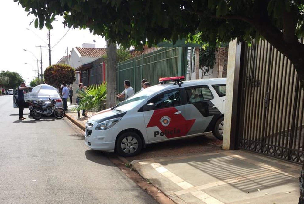 Homem que arrematou a casa em um leilão foi morto pelo antigo proprietário quando conhecia o imóvel em Bariri (SP) — Foto: Diego Santos/Bariri Rádio Clube.