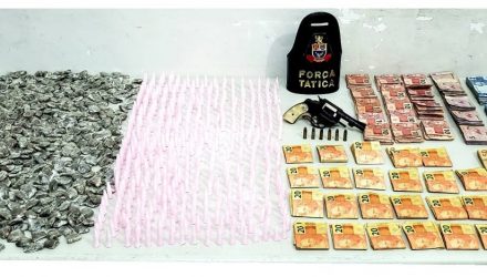 Homem é preso por tráfico de drogas e porte ilegal de arma em Marília (SP) — Foto: Polícia Militar/Divulgação.