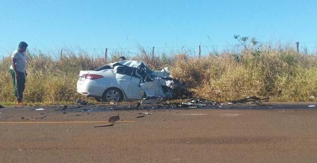 Carro ficou com a frente destruída no acidente — Foto: Arquivo Pessoal.
