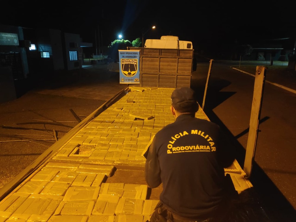 Droga estava em carga de milho em MS — Foto: PMR/Reprodução.
