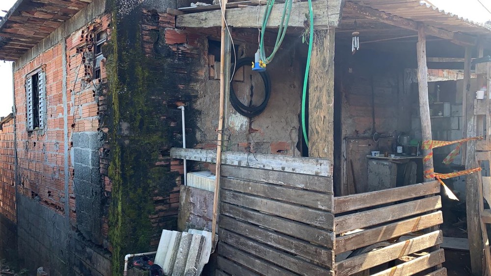 Mulher é encontrada morta no Jardim Dona Benta, em Suzano — Foto: Polícia Militar/Divulgação.