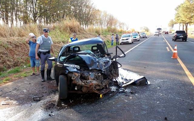 Acidente entre camionete e automóvel em Pontalinda  deixa uma vítima fatal. Fotos: A Voz das Cidades