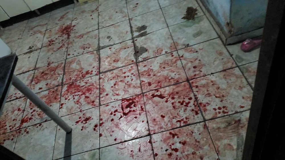 Mulher foi levada para o hospital depois de ser esfaqueada por companheiro — Foto: Arquivo Pessoal.