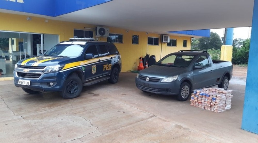 Caminhonete apreendida com maconha em MS — Foto: PRF/Divulgação.