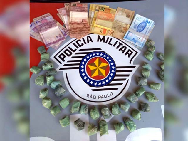 Suspeito foi preso ao ser flagrado com 40 porções de maconha. Foto: DIVULGAÇÃO 