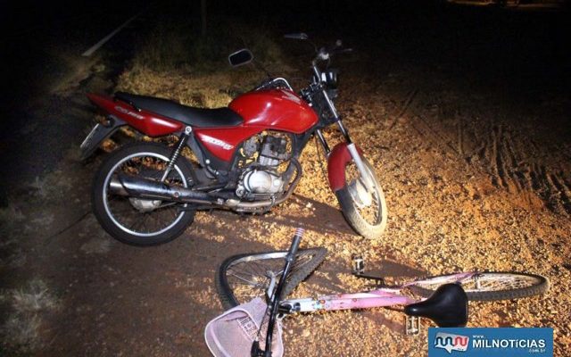 Choque aconteceu quando os dois jovens atravessavam de bicicleta a rodovia Integração. Um deles conseguiu frear a tempo. FOTO: MANOEL MESSIAS/Agência