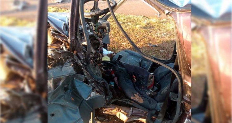 Carro ficou completamente destruído depois do acidente — Foto: Arquivo pessoal