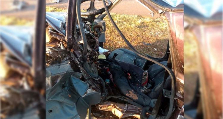 Carro ficou completamente destruído depois do acidente — Foto: Arquivo pessoal