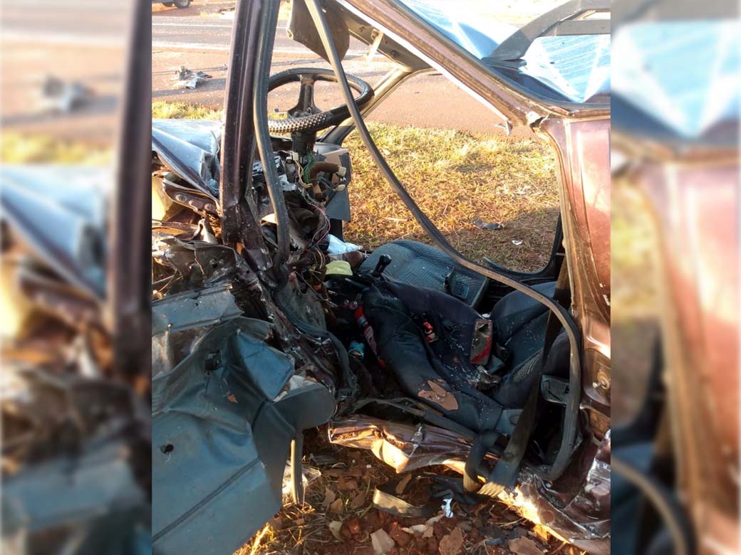 Carro ficou completamente destruído depois do acidente — Foto: Arquivo pessoal