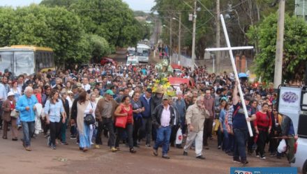 Milhares de fiéis participam de uma das maiores manifestações religiosas do Noroeste Paulista. Fotos: MANOEL MESSIAS/Mil Noticias