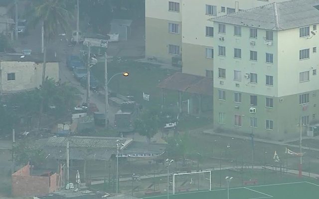Polícia faz operação na Cidade de Deus na manhã desta quinta-feira (8) — Foto: Reprodução / TV Globo.