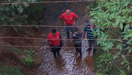 Corpo de vítima de latrocínio foi encontrado em riacho de Cesário Lange — Foto: Polícia Civil.