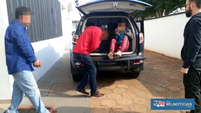 O frentista (centro) e o serralheiro (esq.), foram encaminhados pela Polícia Civil ao fórum local para serem ouvidos em audiência de custódia. Foto: MANOEL MESSIAS/Agência