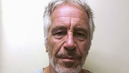 Jeffrey Epstein, preso por crimes sexuais, em fotografia tirada pela divisão criminal de Justiça de Nova York — Foto: New York State Division of Criminal Justice Services/Handout/File Photo via REUTERS.