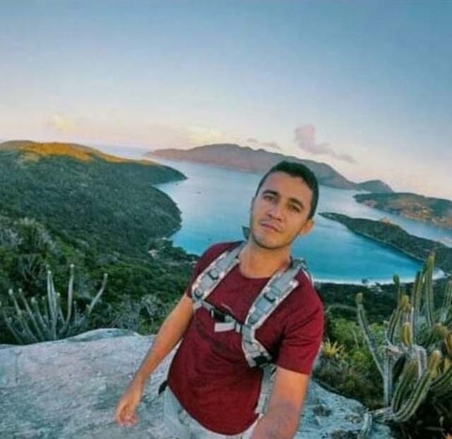 Buscas por cabo da Marinha são realizadas no mar em Arraial do Cabo, no RJ — Foto: Victor Figueiredo/Arquivo pessoal.
