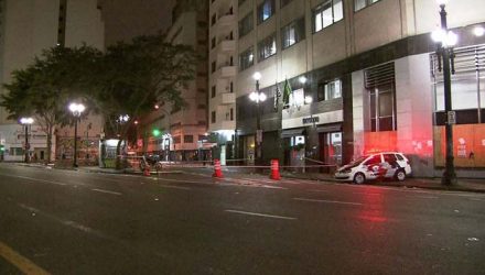 Moradores de rua foram atropelados no Centro de São Paulo — Foto: Reprodução/TV Globo.