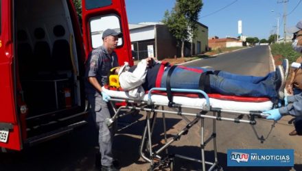 Mulher sofreu ferimentos graves no rosto e uma contusão no braço direito ao cair com a moto que pilotava. FOTO: MANOEL MESSIAS/Agência