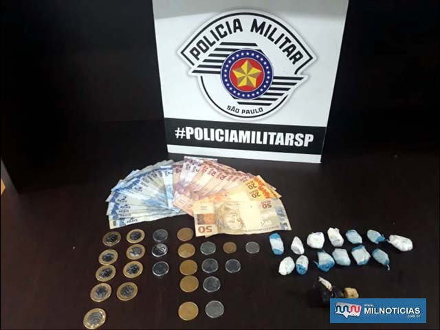 Foram apreendidos 12 gramas de crack, 24 gramas de cocaína, além de R$ 214,00 em dinheiro. Foto: DIVULGAÇÃO