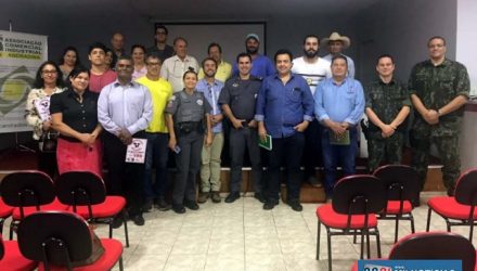 Reunião contou com a presença de representantes de forças de segurança, comerciantes e pequenos produtores rurais. Foto: DIVULGAÇÃO