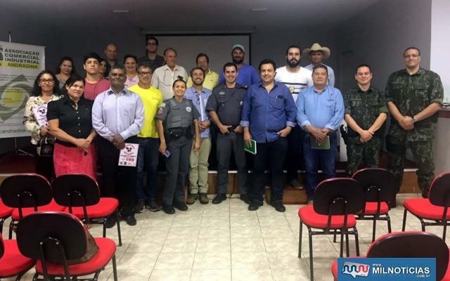 Reunião contou com a presença de representantes de forças de segurança, comerciantes e pequenos produtores rurais. Foto: DIVULGAÇÃO