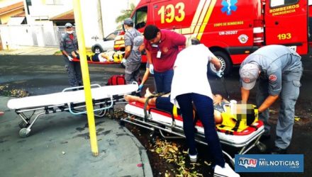 Rapaz que dirigia a moto sofreu escoriações no nariz, braço e perna, lados esquerdos e uma pancada na cabeça. Foto: MANOEL MESSIAS/Agência