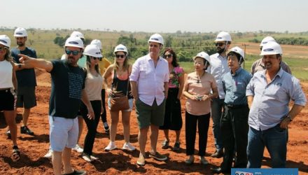 Empresário Mário Celso e equipe apresentou a prefeita Tamiko Inoue e técnicos do Governo de Andradina o andamento das obras do termas Acqualinda. Foto: Secom/Prefeitura