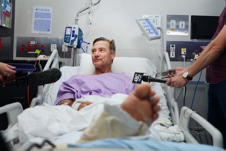 Neil Parker, 54, australiano que rastejou durante dois dias depois de quebrar a perna em um parque florestal — Foto: Divulgação Princess Alexandra Hospital Media And Communications/AFP.