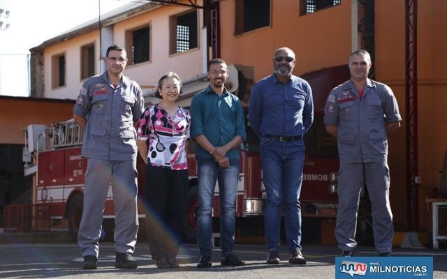 Tamiko com o comandante do 2º SGB, o capitão PM Walter Cruz de Oliveira. Governo de Andradina vai comprar camionete que será utilizada em ocorrências de salvamento em geral. Foto: Secom/Prefeitura