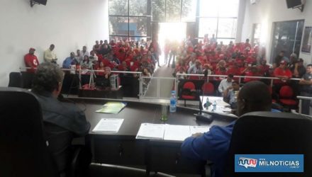 Plenário ficou lotado de integrantes da Frente Nacional de Lutas. Foto: MANOEL MESSIAS/Agência