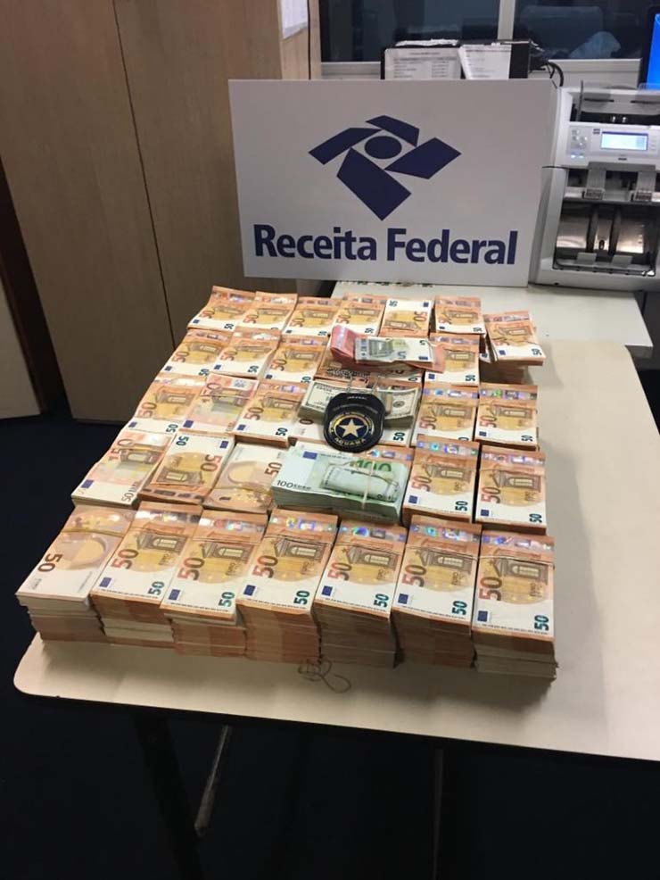 Receita Federal apreendeu 850 mil euros na Alfândega do Aeroporto Internacional do Galeão, no RJ — Foto: Divulgação/Receita Federal.