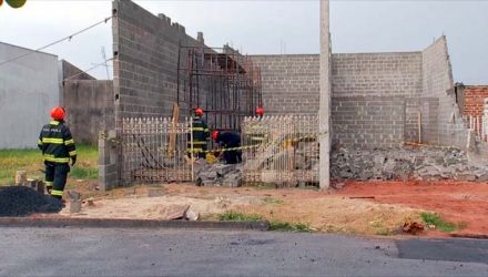 Servente trabalhava em obra e foi atingido por muro que desabou em Araçatuba — Foto: Reprodução/TV TEM
