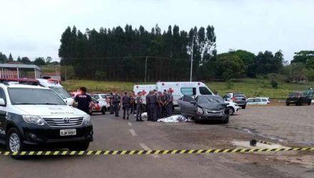 Troca de tiros resultou em duas mortes, a do policial e do motorista do carro — Foto: Arquivo pessoal