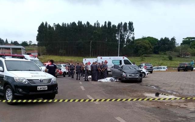 Troca de tiros resultou em duas mortes, a do policial e do motorista do carro — Foto: Arquivo pessoal