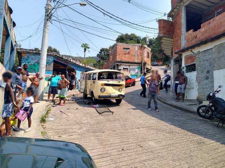Acidente com van, kombi e carro deixou feridos no Andaraí — Foto: Reprodução/Redes Sociais.