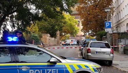 Polícia isola área onde aconteceu tiroteio na cidade de Halle, na Alemanha, em 9 de outubro de 2019 — Foto: Marvin Gaul/Reuters.