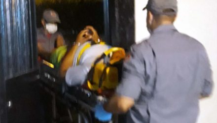 Preso foi socorrido pelo Corpo de Bombeiros do plantão policial para a UPA, de lá para a Santa Casa de Andradina e depois Araçatuba. Foto: MANOEL MESSIAS/Agência