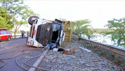 Acidente aconteceu na Rodovia SP 304, entre Mendonça e Sales (SP). Por enquanto, uma morte foi confirmada. Foto: Arquivo pessoal