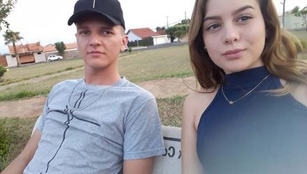 Felipe Henrique, de 23 anos, e Sara Cristina, de 17, foram enterrados no Cemitério Municipal de Bocaina — Foto: Facebook/ reprodução.