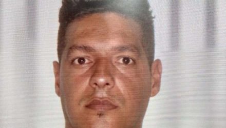 O motorista de aplicativo Elvis Souza Leite foi enforcado durante um assalto e morreu, em Itaquaquecetuba — Foto: Reprodução/TV Diário.