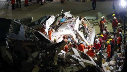 Operação de resgate em Fortaleza segue sem interrupções — Foto: Thiago Gadelha/SVM