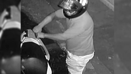 Imagens de câmeras de segurança flagraram a ação criminosa do acusado quando ele furtou duas borrachas de proteção da rabeta da moto. Foto: DIVULGAÇÃO