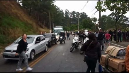Grave acidente deixa morto, feridos e interdita Avenida Deputado Cantídio Sampaio, na Zona Norte de São Paulo — Foto: Reprodução/TV Globo.