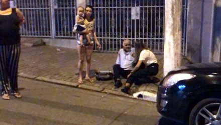 Idoso se feriu em acidente envolvendo carro do jogador Ralf, do Corinthians — Foto: Daniel Evangelista / TV Globo