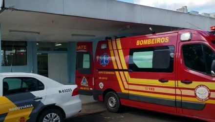 Vítima foi levada para a Santa Casa de Capivari, com quatro ferimentos a faca — Foto: Tonny Machado/Raízes FM.
