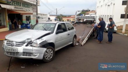 VW Gol sofreu amassamentos no paralama e quebra do jogo de farol, todos dianteiros, lado direito. Foto: MANOEL MESSIAS/Agência